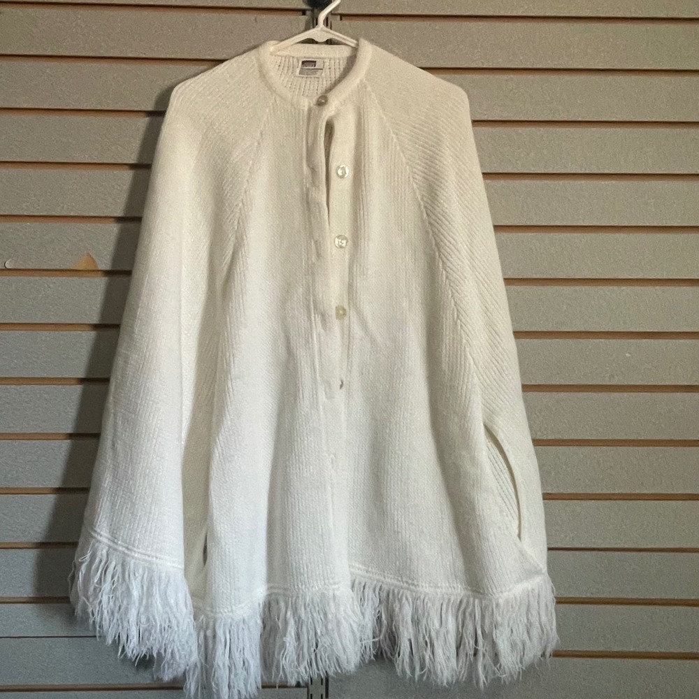 Vintage Montgomery Ward White Knit Fringe Poncho Cape Button Front M 34in Length